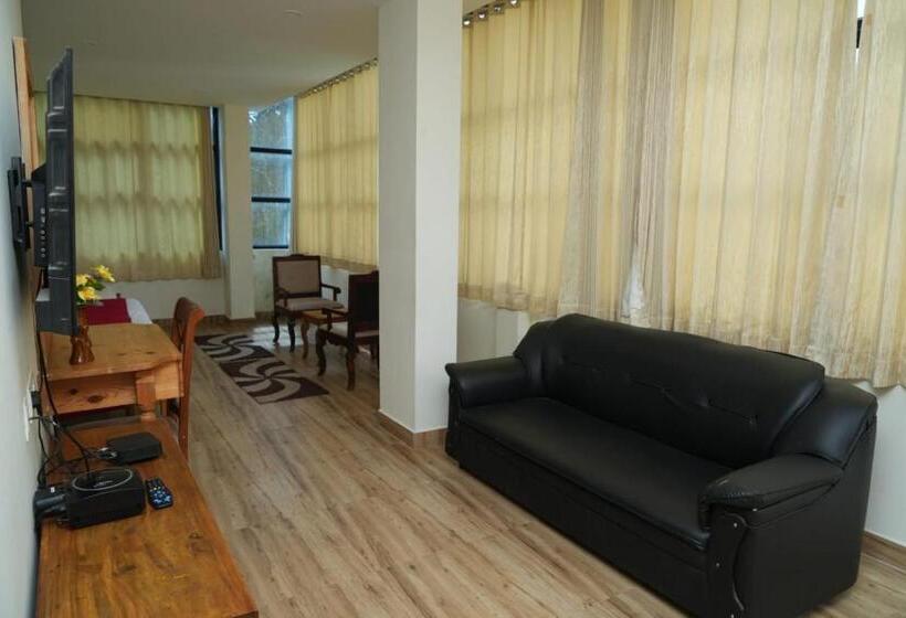 Четырехместный Номер Deluxe, Vetrivel International By Brown Tree Resorts