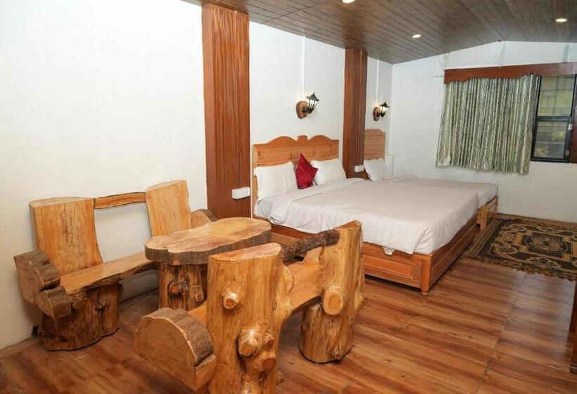Трехместный Номер Классика, Vetrivel International By Brown Tree Resorts
