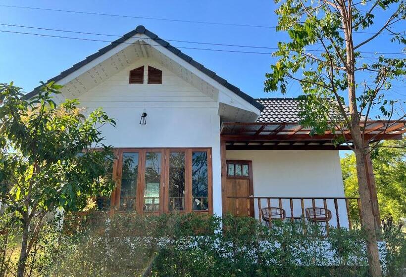 اتاق استاندارد با چشم‌انداز کوهستان, บ้านโรสแมรี่ By ชมภู ชุมแพ โฮมสเตย์ ไร่คุณต๋ง