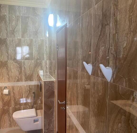 اتاق استاندارد با تخت بزرگ, The Landing Lodge Abidjan