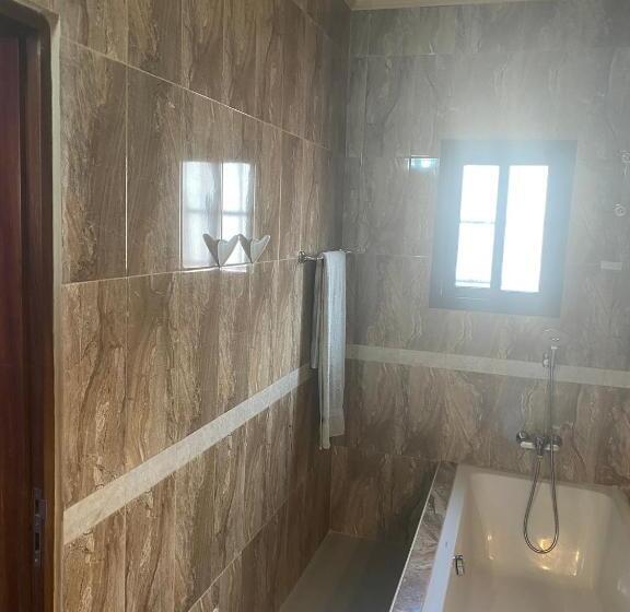 اتاق استاندارد با تخت بزرگ, The Landing Lodge Abidjan