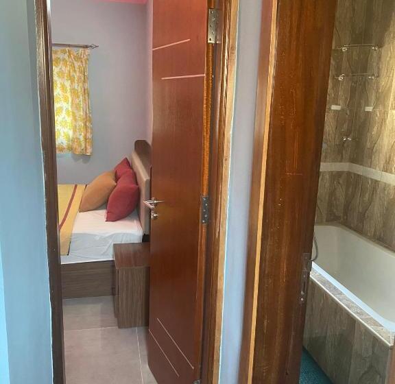 اتاق استاندارد با تخت بزرگ, The Landing Lodge Abidjan