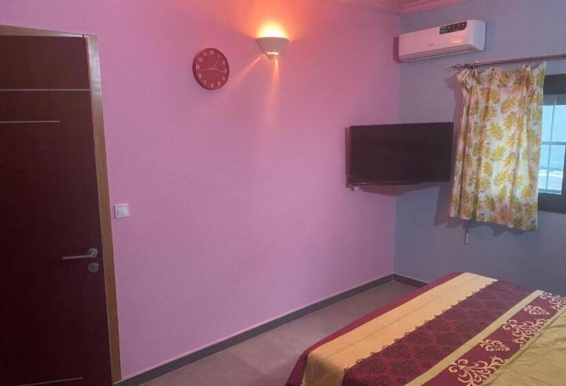 اتاق استاندارد با تخت بزرگ, The Landing Lodge Abidjan