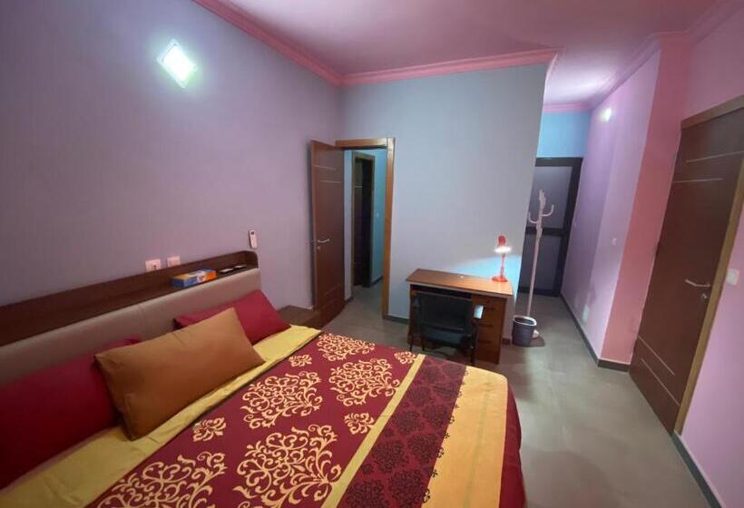 اتاق استاندارد با تخت بزرگ, The Landing Lodge Abidjan