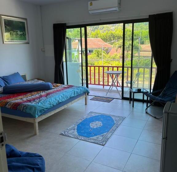 バルコニー付きスタンダードルーム, Petunya Phuket Guest House