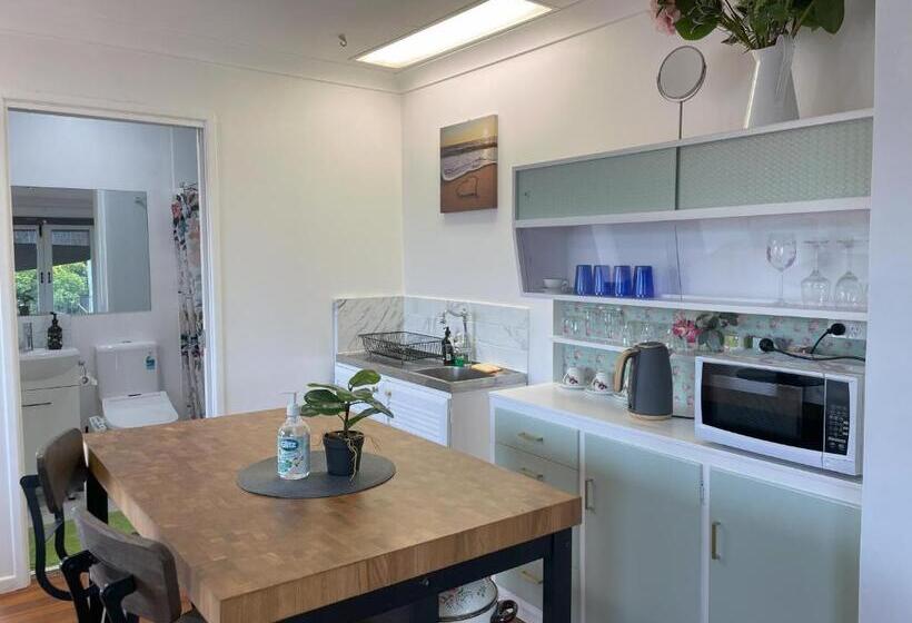 חדר סטנדרט עם מרפסת, Zen Escape Guest House  Romantic Escape, Cozy Delight, Oasis Suite