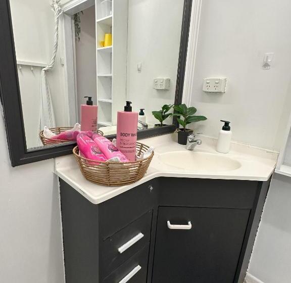 סוויטה משפחתית, Zen Escape Guest House  Romantic Escape, Cozy Delight, Oasis Suite
