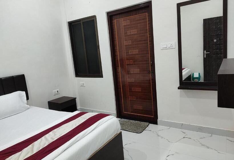 デラックスルーム, Mahadev Inn