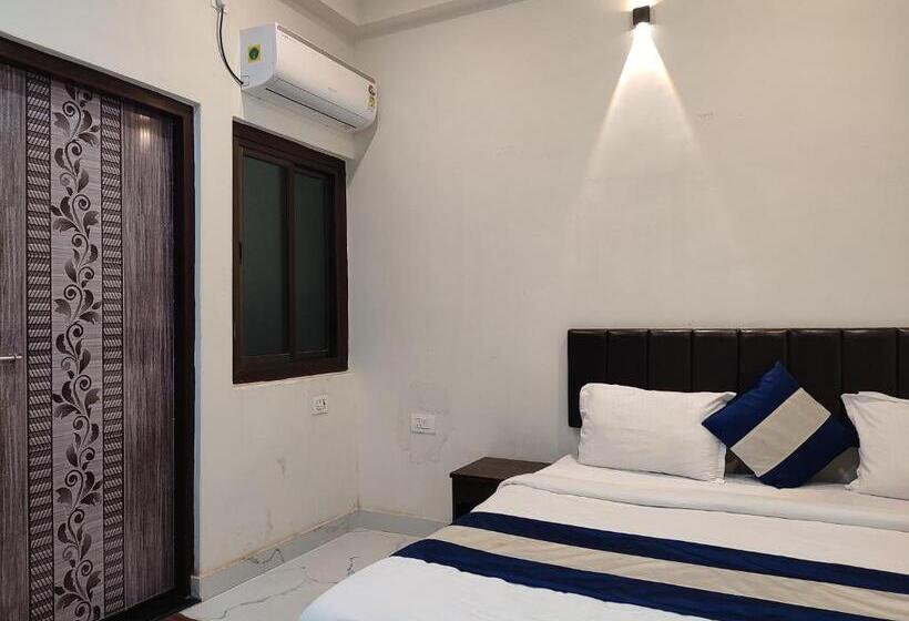 デラックストリプルルーム, Mahadev Inn