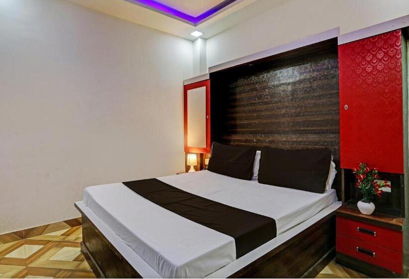 اتاق کلاسیک سه تخته, Oyo Flagship New Rajpoot Hotel Banquet