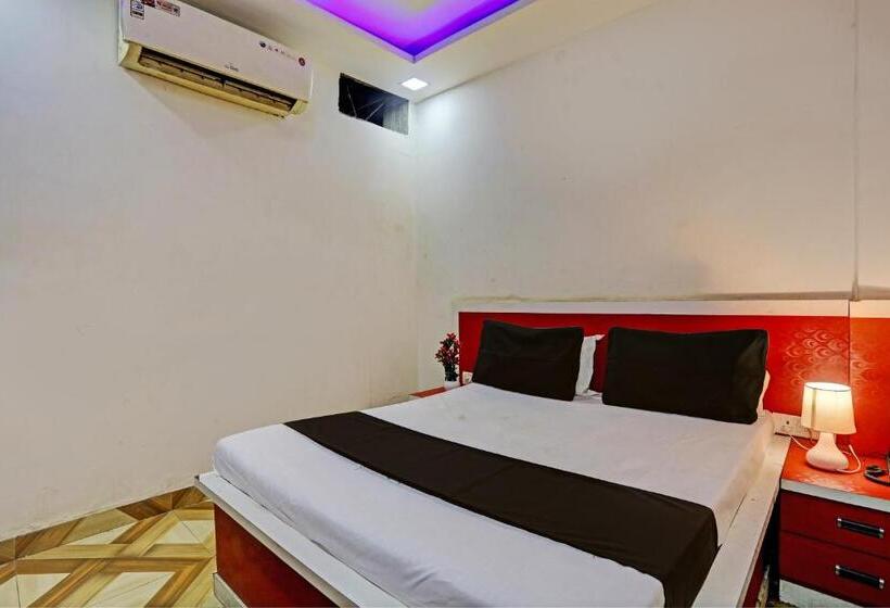 اتاق کلاسیک سه تخته, Oyo Flagship New Rajpoot Hotel Banquet