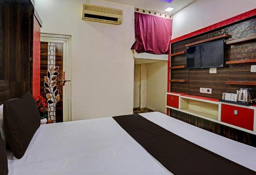 اتاق کلاسیک سه تخته, Oyo Flagship New Rajpoot Hotel Banquet