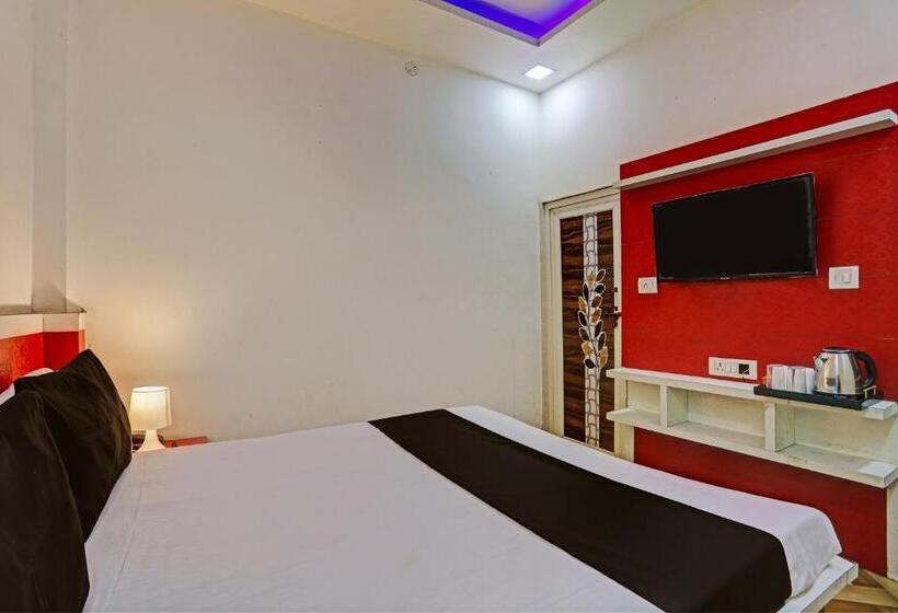 اتاق کلاسیک سه تخته, Oyo Flagship New Rajpoot Hotel Banquet