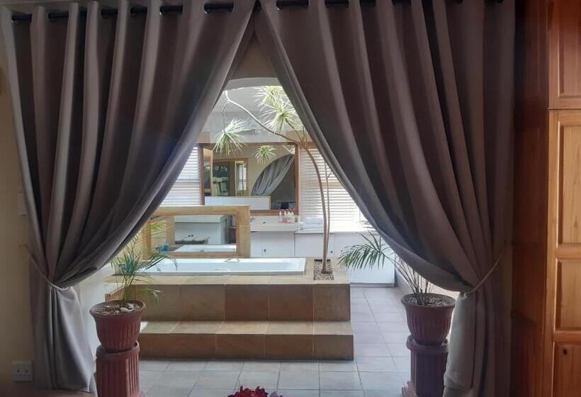 Люкс Повышенной Комфортности, Dolphin View Guesthouse