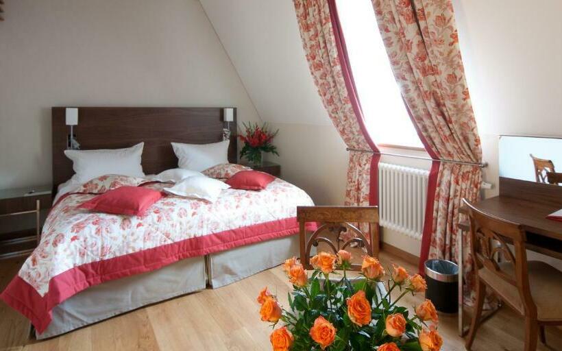 Номер Стандарт, Pałac Pakoszów Schlosshotel Wernersdorf