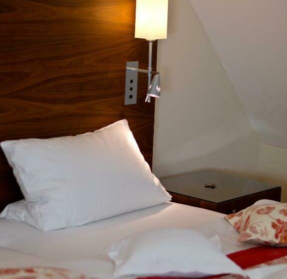 Номер Стандарт, Pałac Pakoszów Schlosshotel Wernersdorf