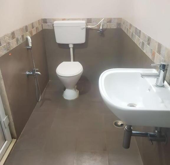 Quarto Deluxe, Aaranya Inn Ooty