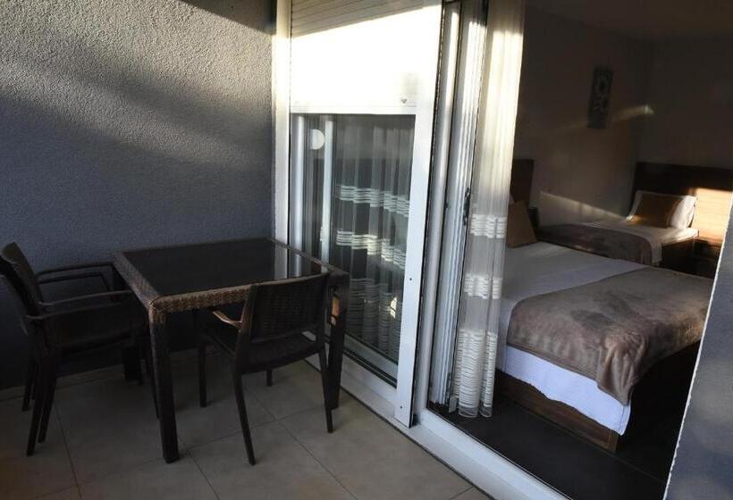 اتاق استاندارد با بالکن, Apartmani Sutomore Tri Palme