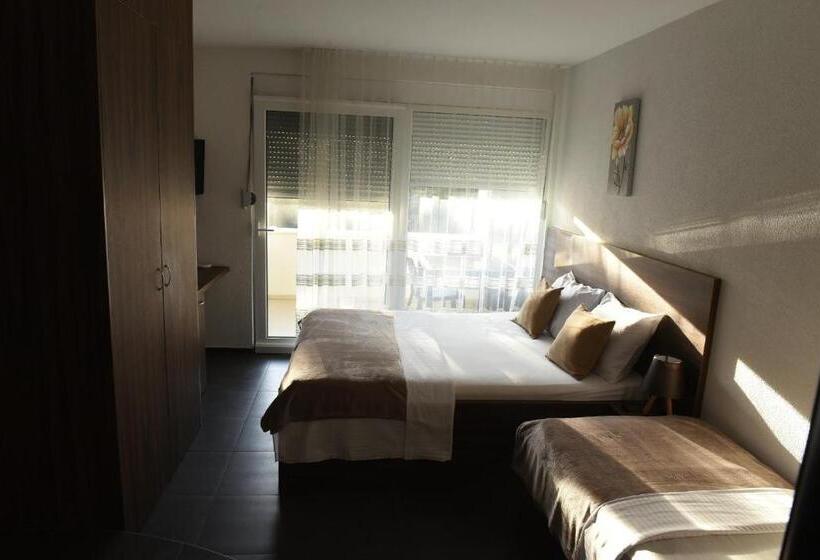 اتاق استاندارد با بالکن, Apartmani Sutomore Tri Palme