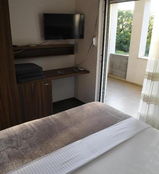 اتاق استاندارد با بالکن, Apartmani Sutomore Tri Palme