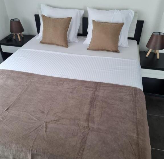 1 Bedroom Penthouse Apartment, Apartmani Sutomore Tri Palme