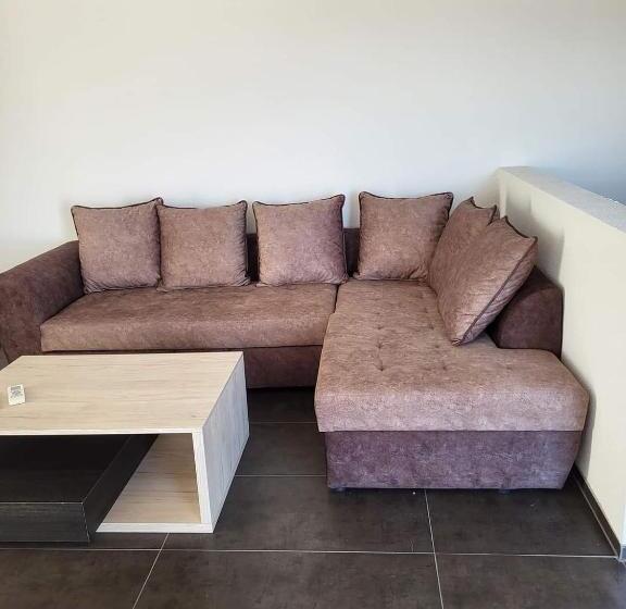 1 Bedroom Penthouse Apartment, Apartmani Sutomore Tri Palme
