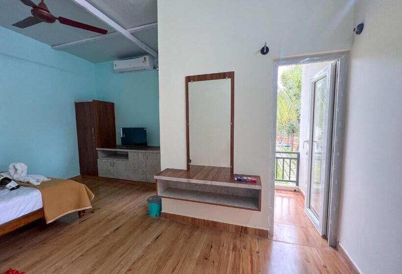 غرفة قياسية مطلّة علي حمام السباحة, Gandhada Goodu Retreat