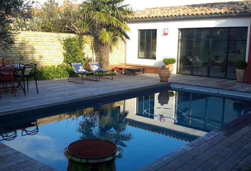 اتاق استاندارد با چشم‌انداز استخر, Les Jardins De Clerjotte