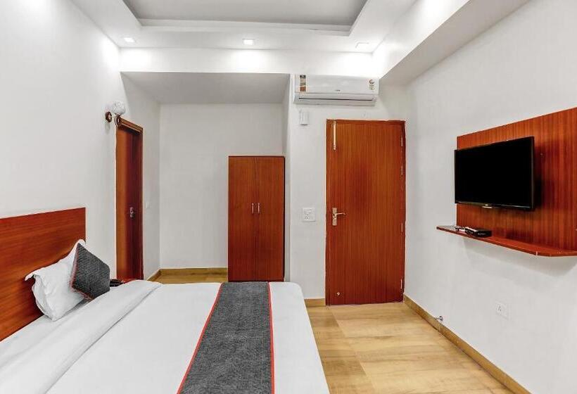 Трехместный Номер Классика, Oyo Hotel Hind