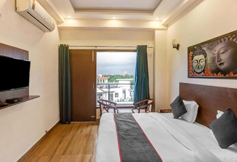 Трехместный Номер Классика, Oyo Hotel Hind