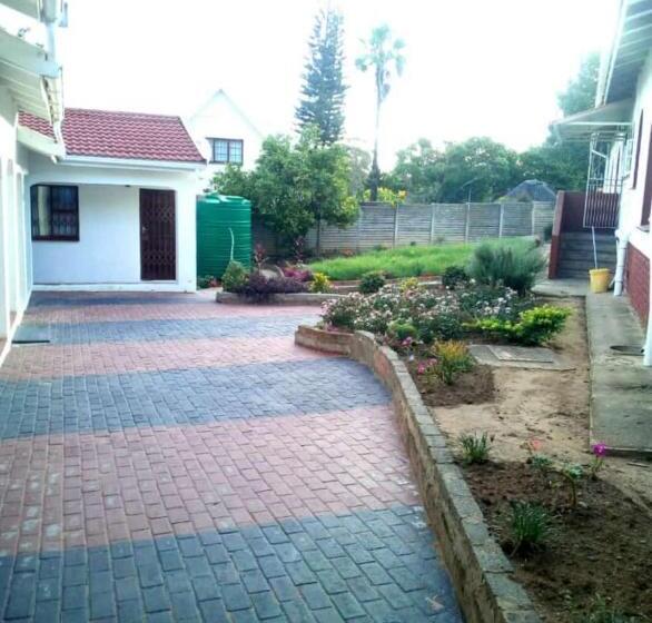 Номер Стандарт, Ezamampondo Guest House