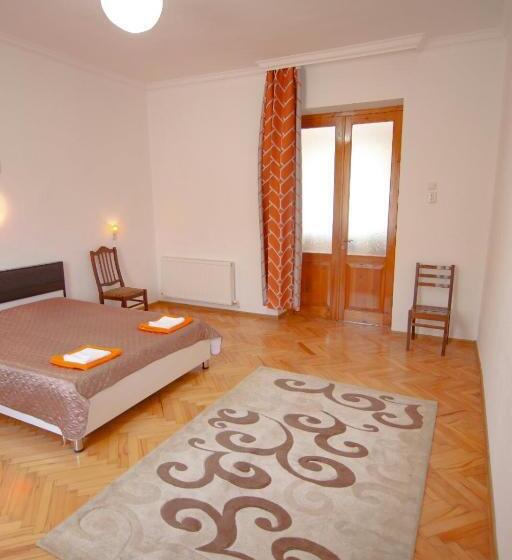 اتاق استاندارد, House In The Nature