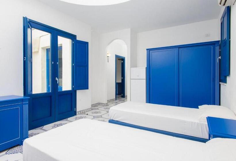 اتاق راحتی سه تخته, Araba Fenice Village