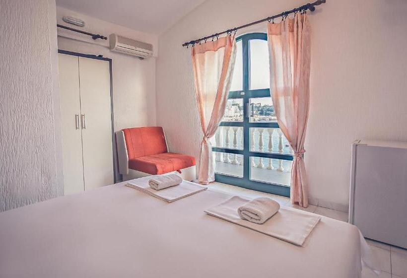 اتاق راحتی سه تخته, David Apartments And Rooms