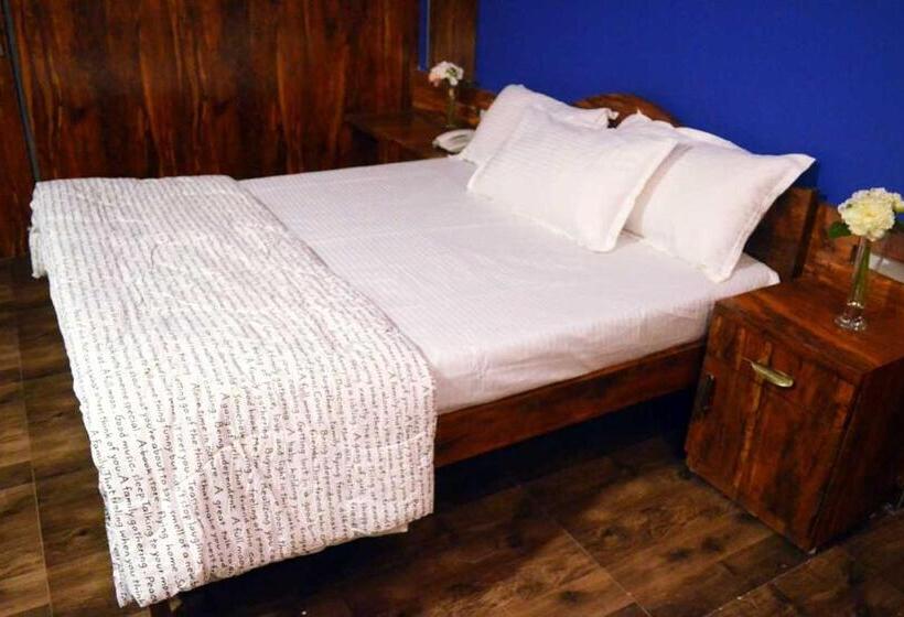 Номер Стандарт с Балконом, Nirvana Inn