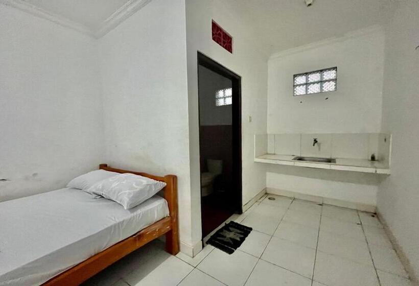 Номер Deluxe, Oyo Life 93504 Kost Krisna