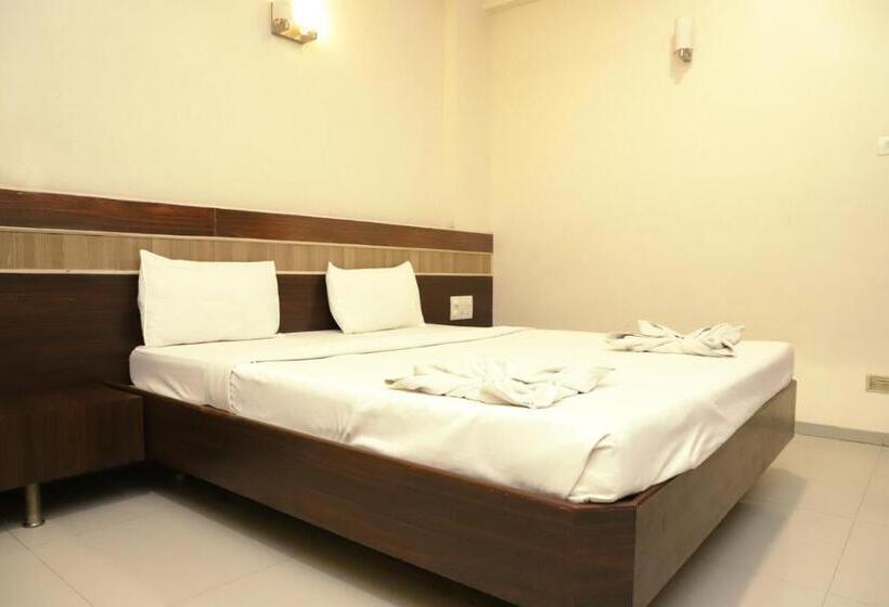 Номер Deluxe, S P Inn