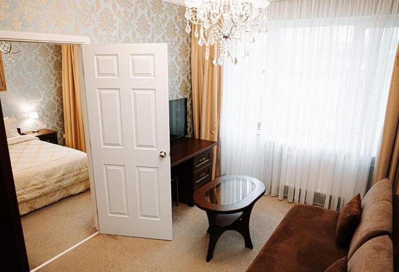 اتاق پریمیوم چهارنفره, Vallery Guest House