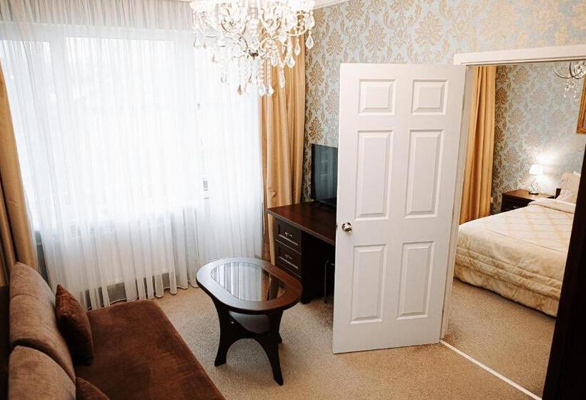 اتاق پریمیوم چهارنفره, Vallery Guest House