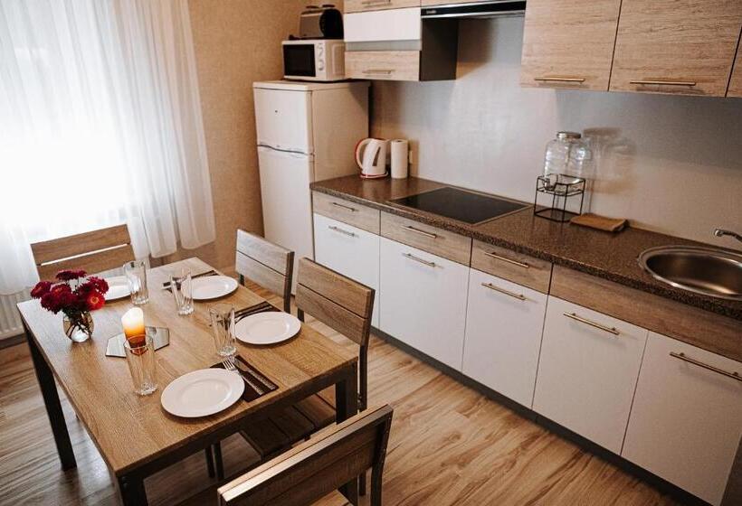 اتاق پریمیوم چهارنفره, Vallery Guest House
