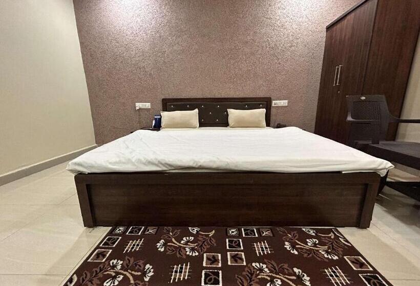 デラックスルーム, Shikhar Palace