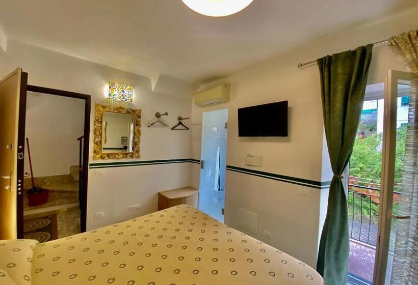 Superior Room with Terrace, The Manarola Main Plaza