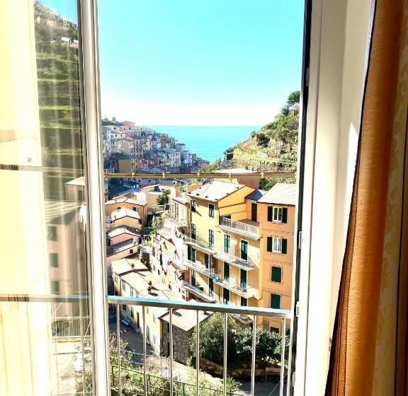 اتاق استاندارد چهار تخته با چشم‌انداز دریا, The Manarola Main Plaza