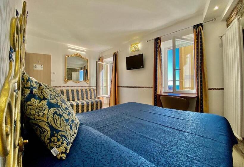 اتاق استاندارد چهار تخته با چشم‌انداز دریا, The Manarola Main Plaza