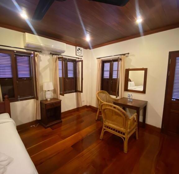 Номер Deluxe с Балконом, Somvang Khily Guesthouse 宋旺吉利 酒店