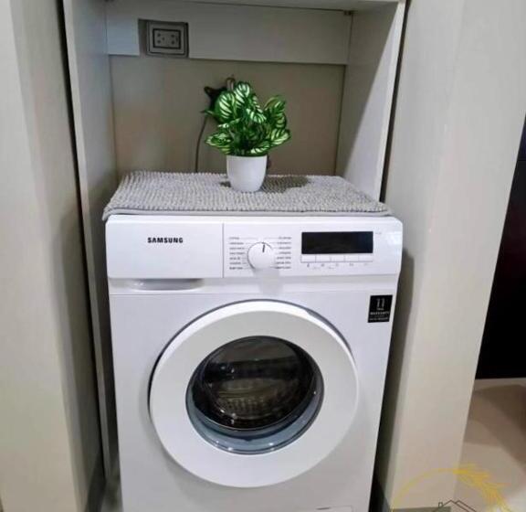 استودیو استاندارد با بالکن, The Glenanna At The Fort   Uptown Parksuites Tower2