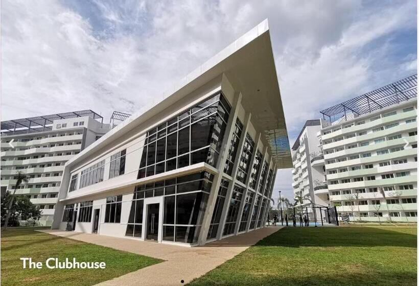 استودیوی لوکس, The Residences At Commonwealth By Century Properties