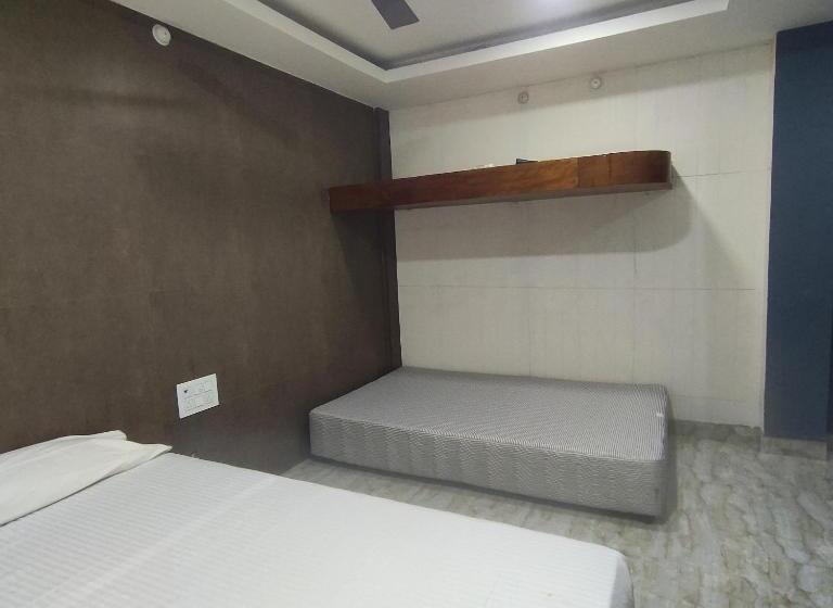 Семейный Номер, Hyton Grand Kilambakkam
