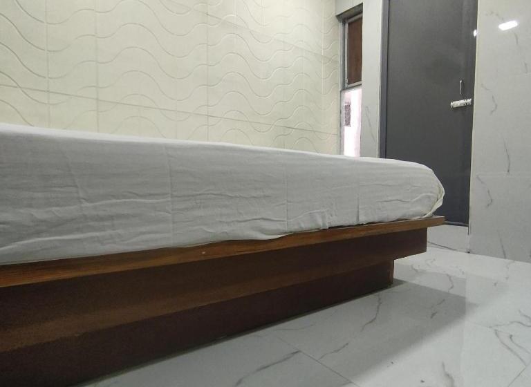 Семейный Номер, Hyton Grand Kilambakkam