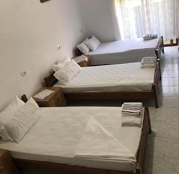 تختخواب در اتاق مشترک, Hostel Xarba